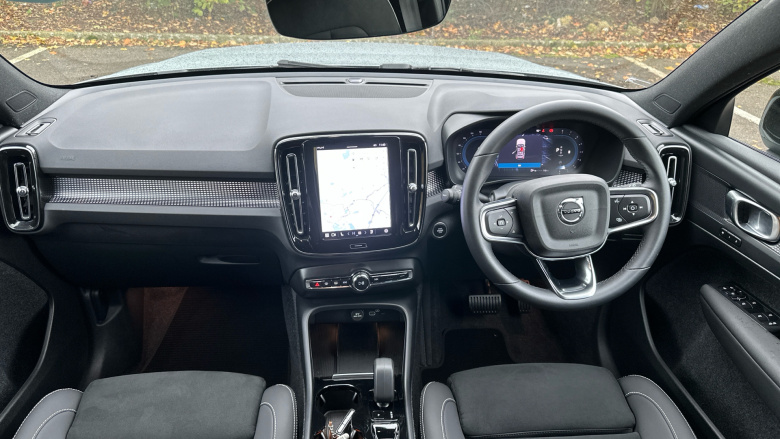 Volvo XC40 2.0 B4P Plus Dark 5dr Auto Petrol Estate